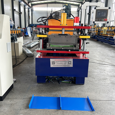 Macchina per la formatura di rotoli di lamiere metalliche autoportanti in acciaio colorato con controllo PLC