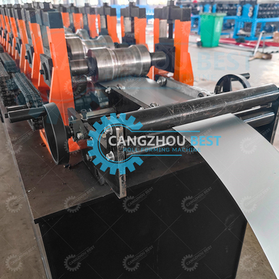 Spessore di acciaio 0,8 mm Differenza Imbossatura Persiana Porta a rotolo Profile Roll Forming Machine