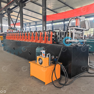 Spessore di acciaio 0,8 mm Differenza Imbossatura Persiana Porta a rotolo Profile Roll Forming Machine