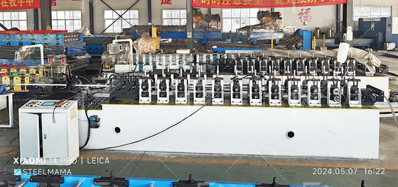 PLC Automatic Metal Stud and Track Roll Forming Machine per la produzione di griglie di soffitto