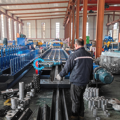 Acciaio Spessore 4 mm Ferro Cambiamento rapido 2&amp;3 onde Crash Barrier Roll Forming Machine