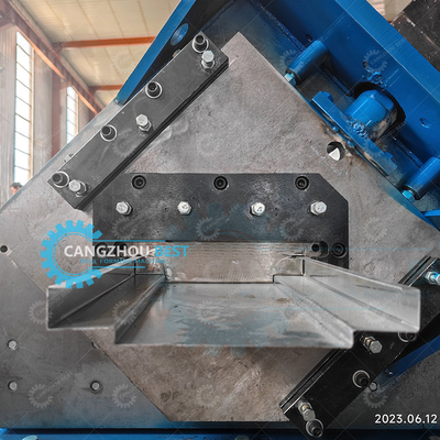 Autoloccaggio doppia testa acciaio galvanizzato spessore 1,2 mm telaio porta in acciaio rotolo macchina di formazione