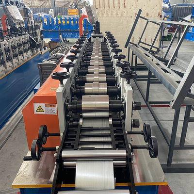 Macchine per la formazione di rotoli a spillo e a rotaia a controllo PLC