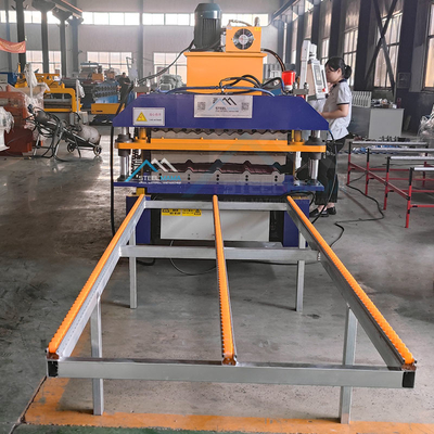 Macchina per la formazione di rotoli a doppio strato per tetti in acciaio con potenza di 5,5 kW e 15-16 stazioni