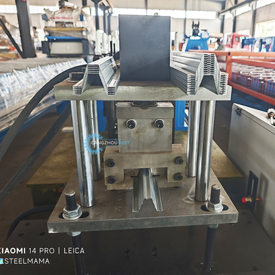 Macchine per la formazione di rotoli di canale con taglio a volo ad alta velocità senza sosta