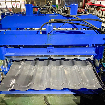 Acciaio Galvanizzato Taglio idraulico Pannello di copertura piastrelle vetrate rotolo macchina di formazione freddo