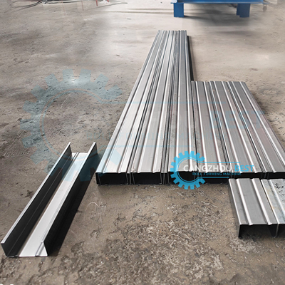 Macchina per la formazione di rotoli per la produzione di profili metallici galvanizzati a canale C