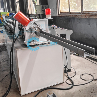 Macchina per la formazione di rotoli per la produzione di profili metallici galvanizzati a canale C
