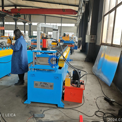 Macchina per la formazione di rotoli per fabbricazione di recinzioni a parete laterale con profili in acciaio galvanizzato