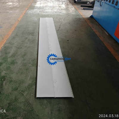 Macchina per la formazione di rotoli per fabbricazione di recinzioni a parete laterale con profili in acciaio galvanizzato
