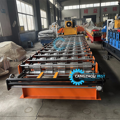 Taglio idraulico 5.5kw Potenza Profilo di acciaio a colori Russia Tiles Roll Forming Machine