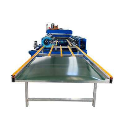 Cambiamento automatico dimensione PU liner Profile di acciaio Roof Sheet Roll Forming Machine per 0,3-0,8 mm