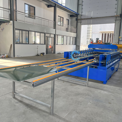 Cambiamento automatico dimensione PU liner Profile di acciaio Roof Sheet Roll Forming Machine per 0,3-0,8 mm