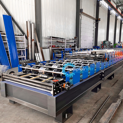 Macchina per la formazione di rotoli di profilati di acciaio a doppio strato per coperture ondulate e IBR