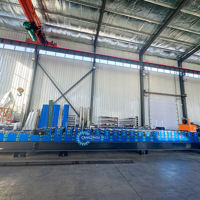 Macchina per la formazione di rotoli di profilati di acciaio a doppio strato per coperture ondulate e IBR