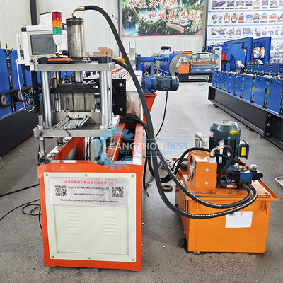 Macchina per la formatura a freddo di porte a serranda personalizzabile con sistema di azionamento a catena o scatola ingranaggi