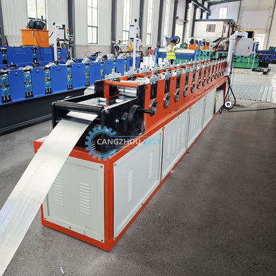 Macchina per la formatura a freddo di porte a serranda personalizzabile con sistema di azionamento a catena o scatola ingranaggi