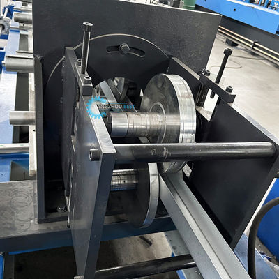 Macchina per la profilatura di pannelli per controsoffitti in cartongesso C U G a tre profili di dimensioni multiple