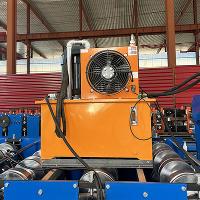 Macchina formatrice di rotoli per lamiere grecate con spessore materiale 1,2 mm e controllo PLC