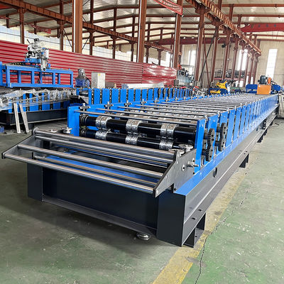 Macchina formatrice di rotoli per lamiere grecate con spessore materiale 1,2 mm e controllo PLC