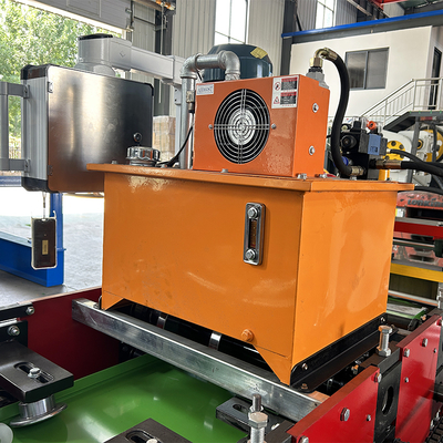 Macchina per la formatura di rotoli di lamiere metalliche autoportanti in acciaio colorato con controllo PLC