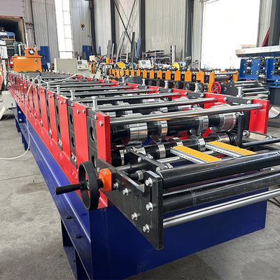 Macchina per la formatura di rotoli di lamiere metalliche autoportanti in acciaio colorato con controllo PLC
