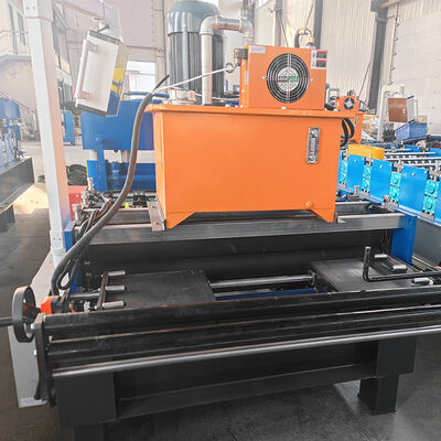 Macchina per la formatura di lamiere in acciaio zincato tagliate a misura con impilatore automatico